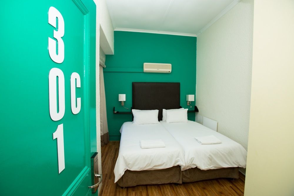 Never At Home Green Point Fokváros Kültér fotó A room at the hotel